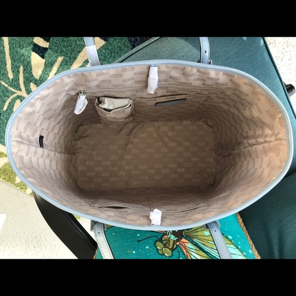 SOLD Michael Kors Jet Set Travel Carryall - Picture 5 of 5